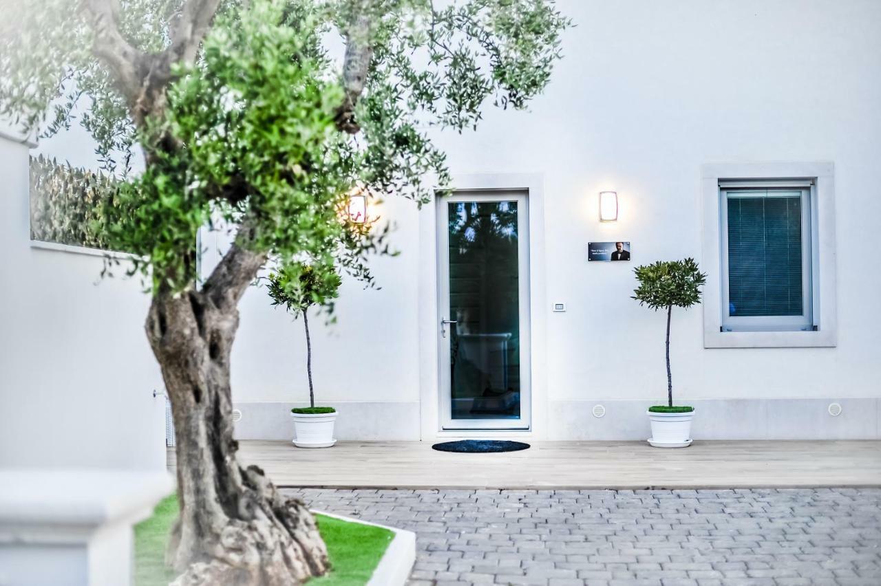 Dal Signor Wolf Bed & Breakfast Pezze Di Greco Exterior photo
