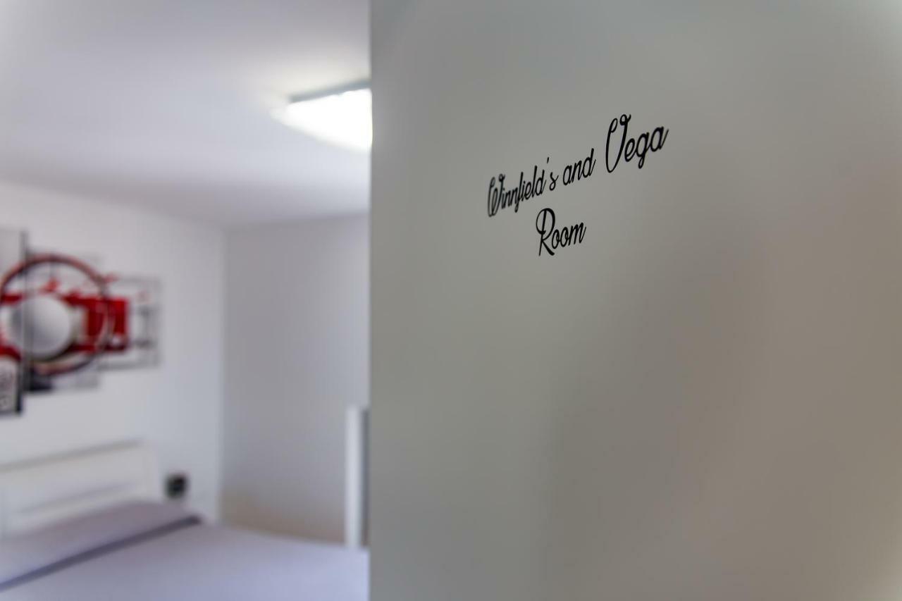 Dal Signor Wolf Bed & Breakfast Pezze Di Greco Exterior photo