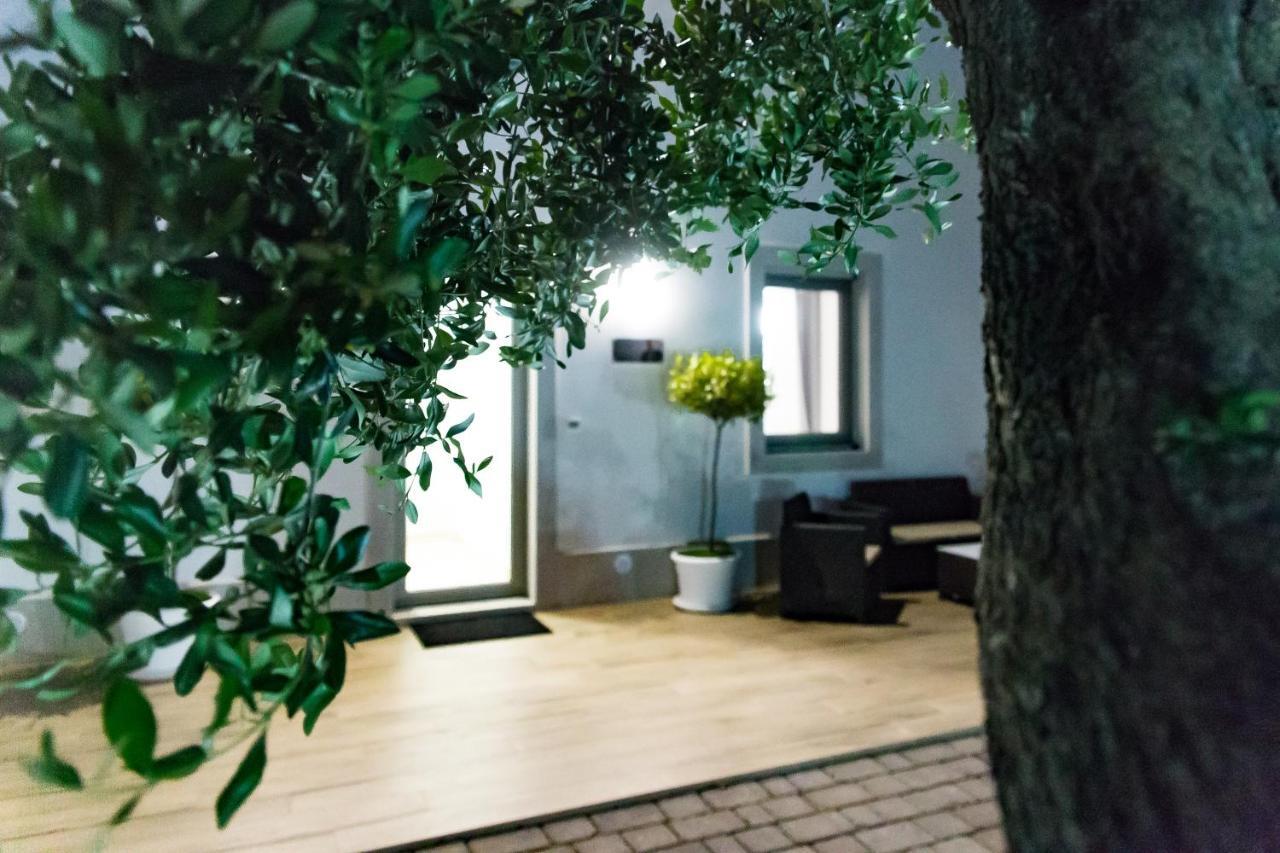 Dal Signor Wolf Bed & Breakfast Pezze Di Greco Exterior photo